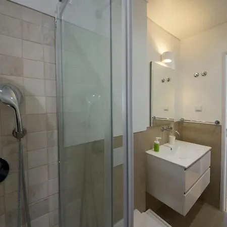 Apartment Luxurious Cais Do Sodre, 4 Bedrooms With View Lisbon