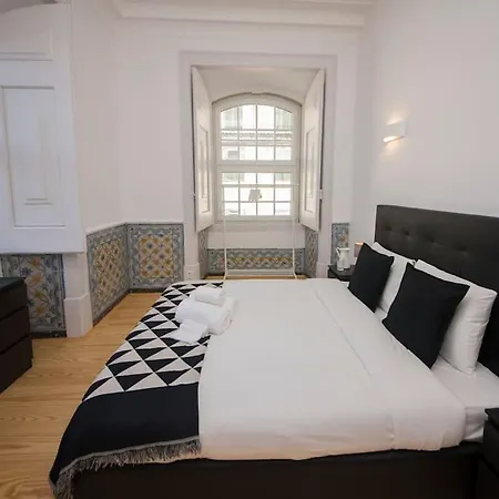 Lägenhet Luxurious Cais Do Sodre, 4 Bedrooms With View Lisboa